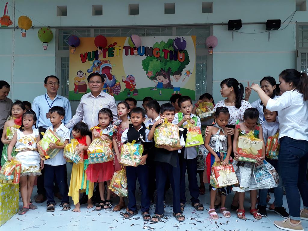 Trung tâm Hỗ trợ phát triển giáo dục hòa nhập tỉnh Ninh Thuận tổ chức vui Tết Trung thu cho các em học sinh năm học 2019-2020